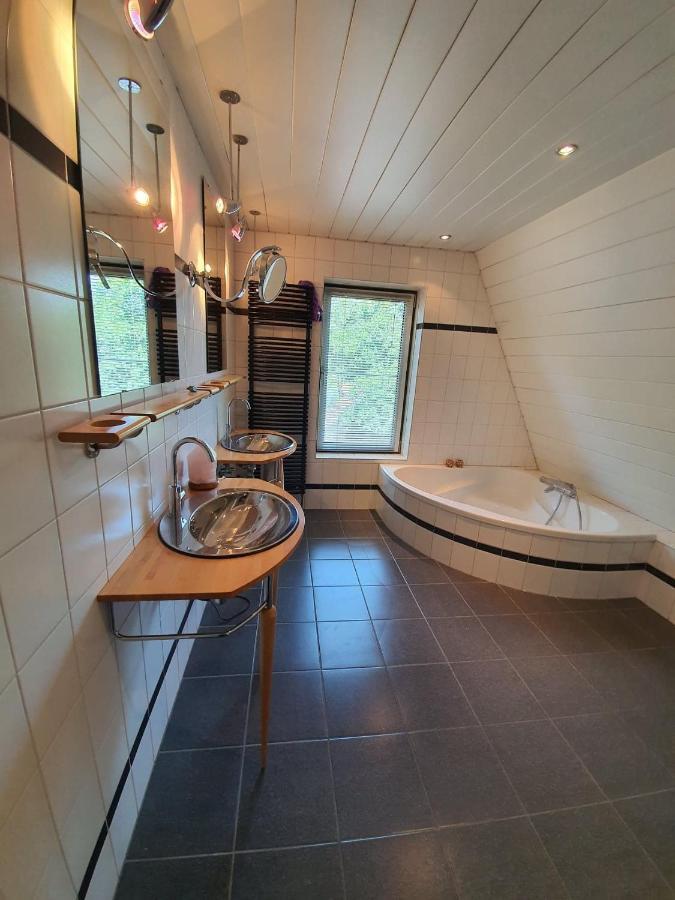 De Vliegende Vlinder Bed & Breakfast Nederweert ภายนอก รูปภาพ